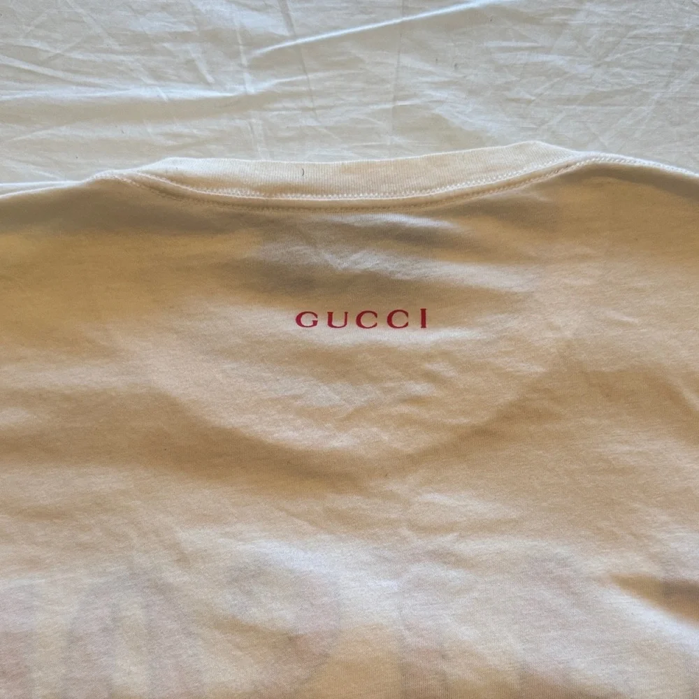 Gucci Cream Graphic Tee with Red & Turquoise Cat Motif
